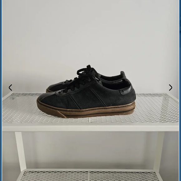 Louis Vuitton Leather Black Sneakers authenticated through Grailed. Mens 9US.